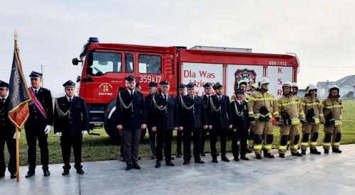 Uroczyste przekazanie pojazdu ratowniczo-gaśniczego dla Ochotniczej Straży Pożarnej w Szczytnikach